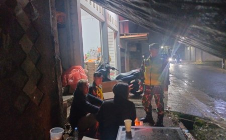Babinsa Koramil 05/Batur Bersama Warga Tingkatkan Kamtibmas Melalui Patroli malam di Desa Batur
