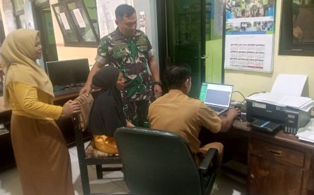 Babinsa Wanadadi Dampingi Warga Urus Akta Kelahiran, Permudah Akses Administrasi Kependudukan