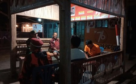 Perkuat Keamanan Lingkungan, Babinsa Koramil 15/Rakit Patroli Malam Bersama Pemuda Pancasila