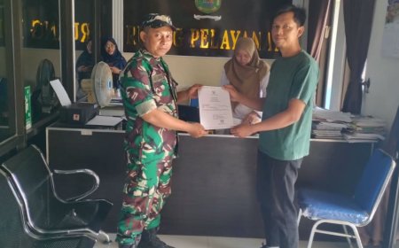 Babinsa Koramil 15/Rakit Dampingi Warga Desa Luwung Urus Akta Kelahiran
