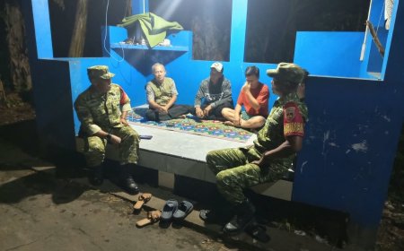 Serka Suyadi Risman Bersama Anggota Lettu Infanteri Eka Purwanta Laksanakan Patroli Siskamling di Desa Pucang