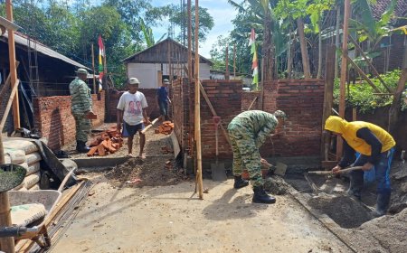 Danramil 06/kalibening bersama warga melaksanakan pendampingan kegiatan Rehabilitasi Rumah Tidak Layak Huni 