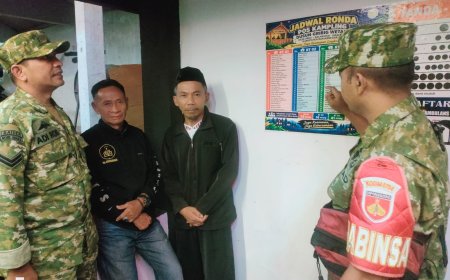 Patroli Siskamling Babinsa Koramil 12 Sigaluh Pastikan Lingkungan Warga Aman