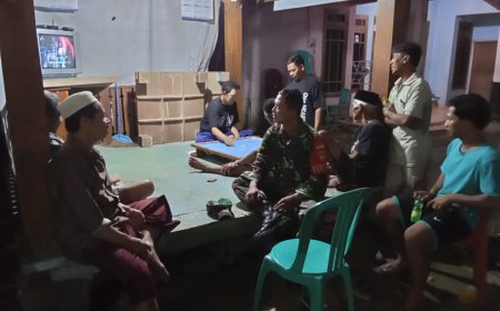Babinsa Laksanakan Patroli Sambang Kamling Di Wilayah Binaan
