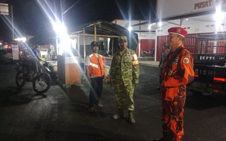 Babinsa bersama Ormas Pemuda Pancasia Intensifkan Patroli Malam di wilayah Wujudkan Lingkungan Aman dan Kondusif