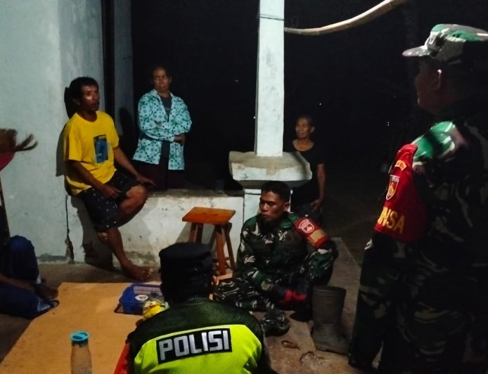 Patroli Siskamling, Babinsa Susukan Pastikan Lingkungan Warga Aman