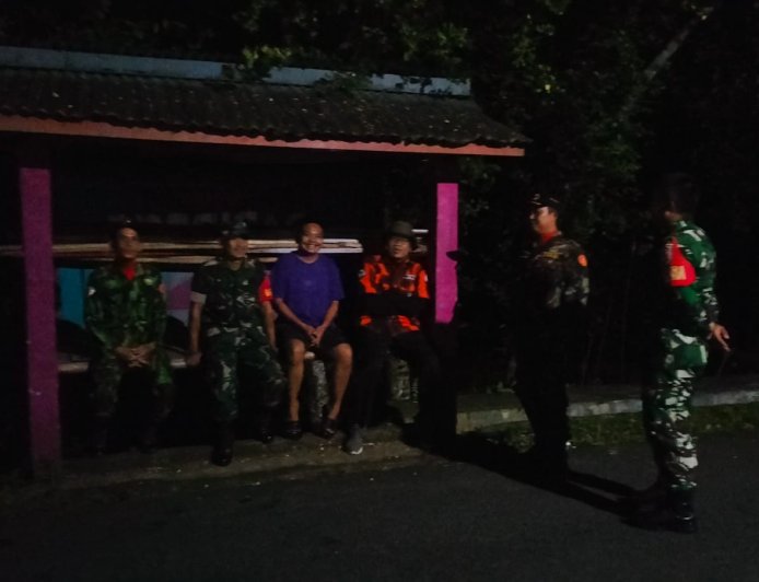 Menjaga keamanan wilayah Koramil 11/Punggelan Gelar Patroli Malam bersama Ormas