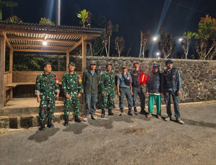 Koramil 16/Pejawaran Gelar Patroli Bersama Komponen Masyarakat Guna Ciptakan Kondisi Yang Aman