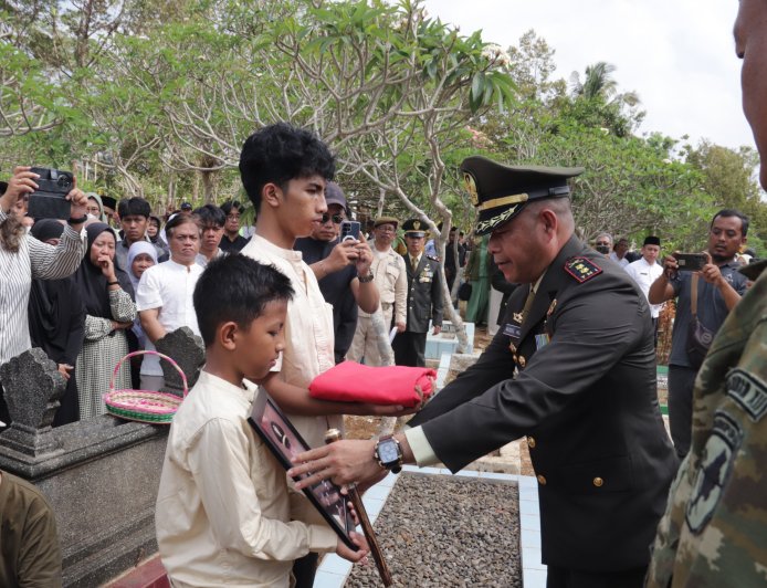 Dandim Banjarnegara Pimpin Upacara Pemakaman Militer Lettu Inf Harits Adam Yuseno