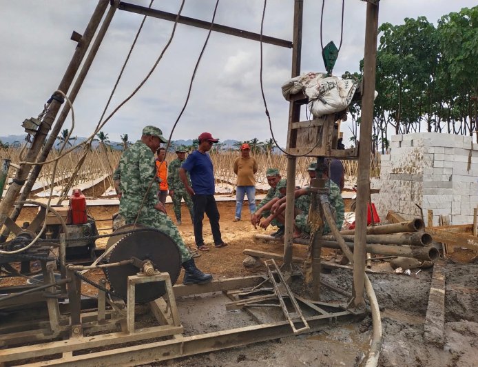 Koramil 08/Purwanegara Pendampingan Pengeboran Air Bersih di Desa Parakan