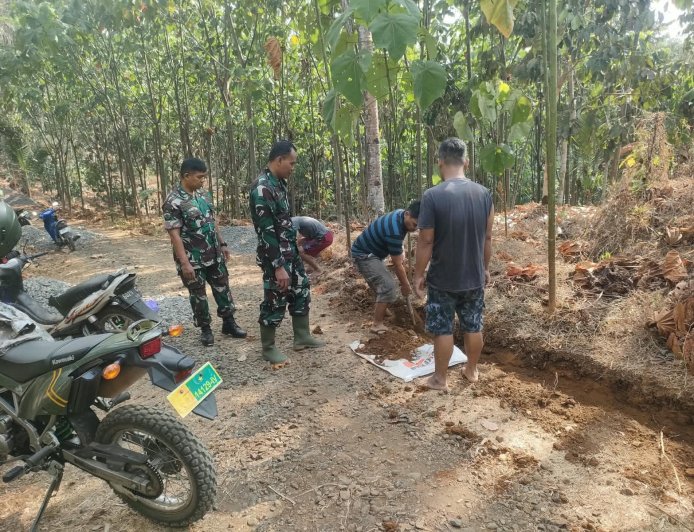 Progres Pengaspalan Jalan TMMD Sengkuyung Tahap IV di Desa Kecepit Capai 60 Persen
