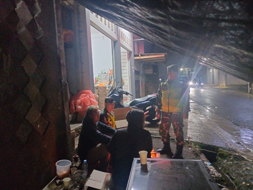 Babinsa Koramil 05/Batur Bersama Warga Tingkatkan Kamtibmas Melalui Patroli malam di Desa Batur