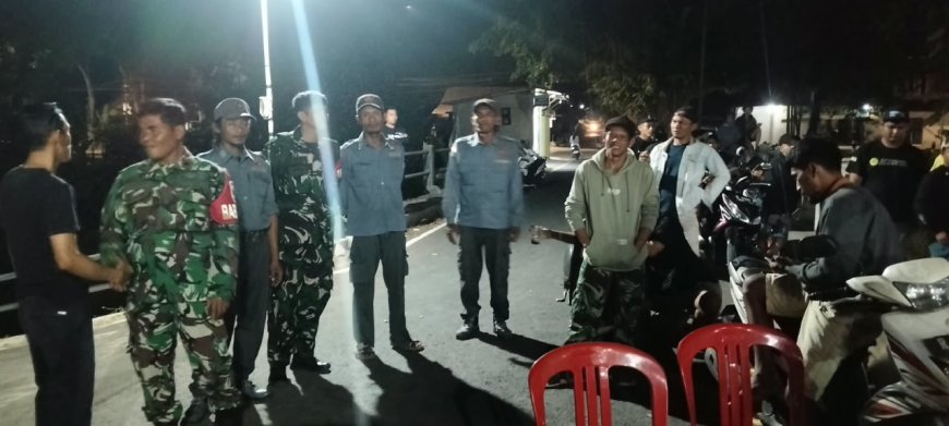 Guna Terciptanya suasana Aman Babinsa patroli bersama Linmas desa Panggisari