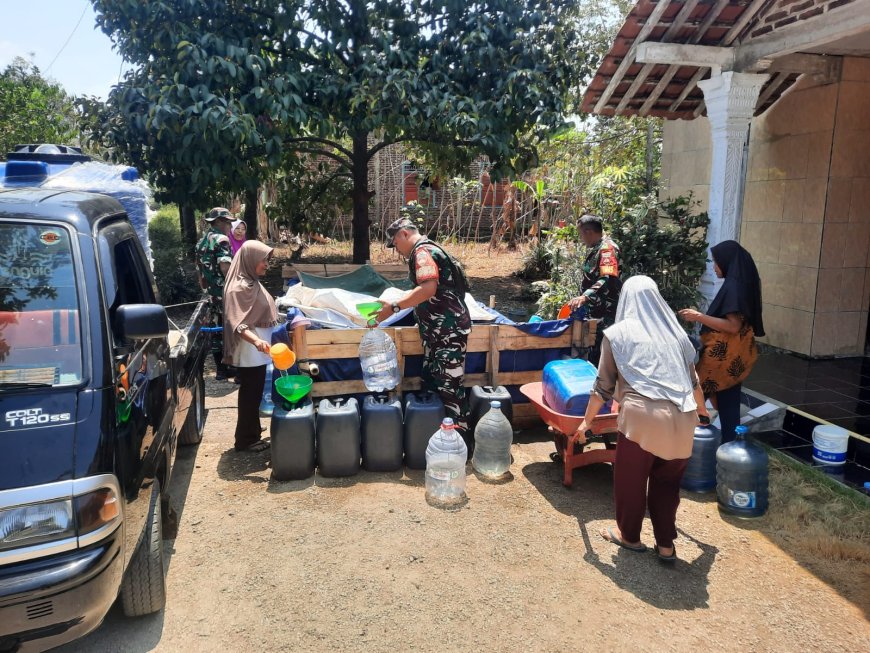 Musim Kemarau Koramil 03 Wanadadi Bersama Pemdes Tapen Salurkan Air Bersih