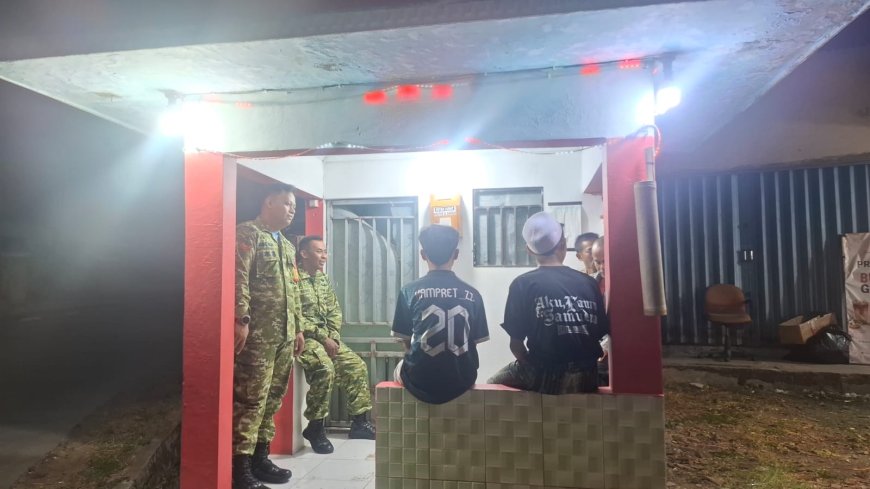 Patroli Siskamling, Babinsa Koramil 12/ Sigaluh Pastikan Lingkungan Warga Aman