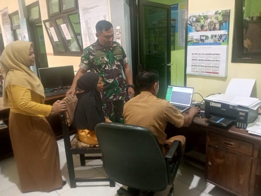 Babinsa Wanadadi Dampingi Warga Urus Akta Kelahiran, Permudah Akses Administrasi Kependudukan