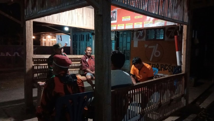 Perkuat Keamanan Lingkungan, Babinsa Koramil 15/Rakit Patroli Malam Bersama Pemuda Pancasila