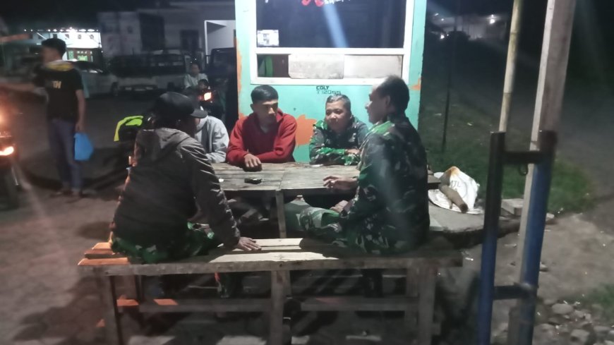 Keamanan Lingkungan Babinsa Koramil 17/Wanayasa melaksanakan Patroli Malam