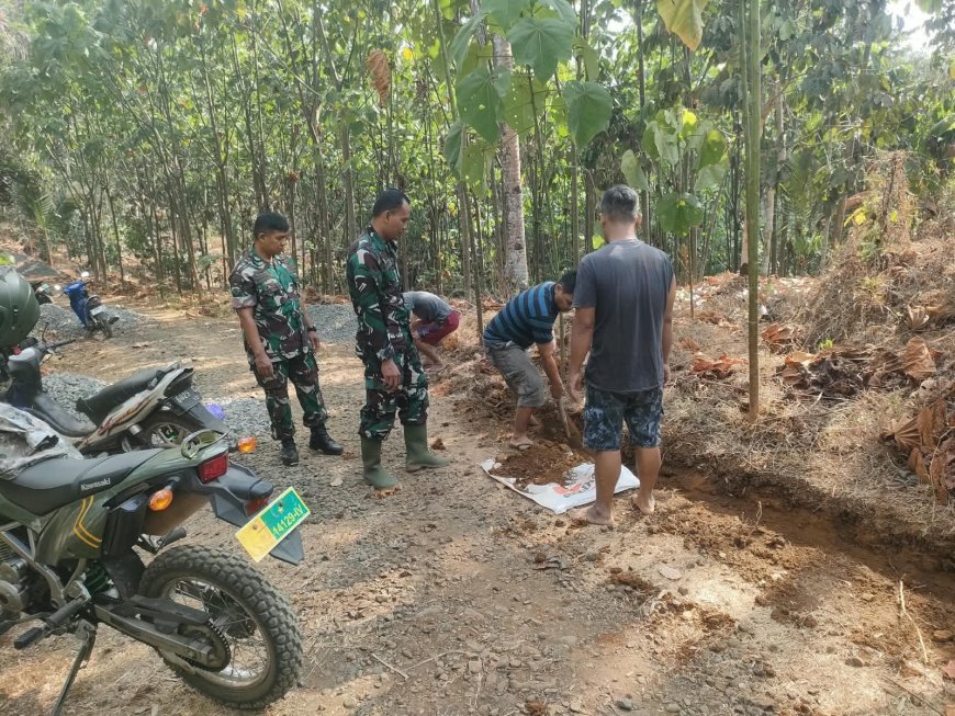 Progres Pengaspalan Jalan TMMD Sengkuyung Tahap IV di Desa Kecepit Capai 60 Persen