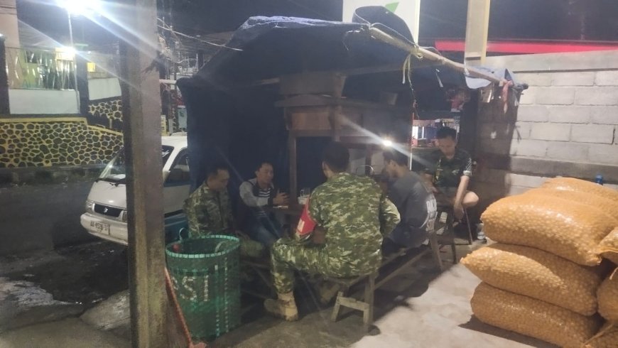 Patroli Gabungan TNI Perkuat Siskamling